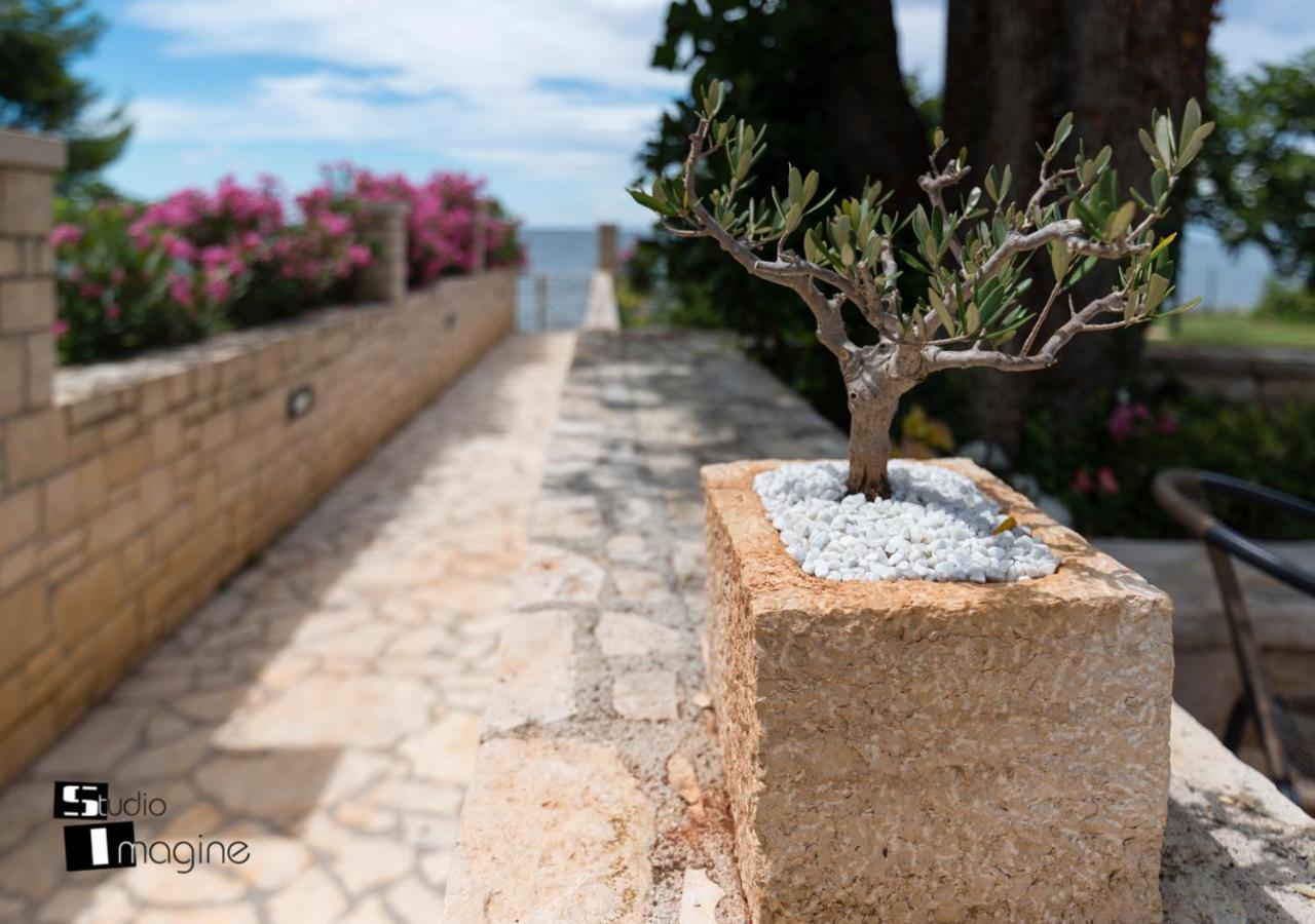 אומאג Charming Stone Cottage By The Sea מראה חיצוני תמונה