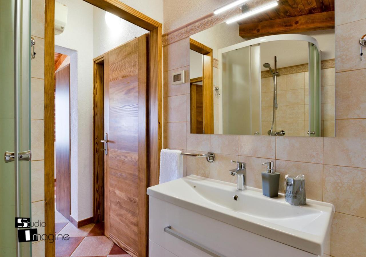 אומאג Charming Stone Cottage By The Sea מראה חיצוני תמונה