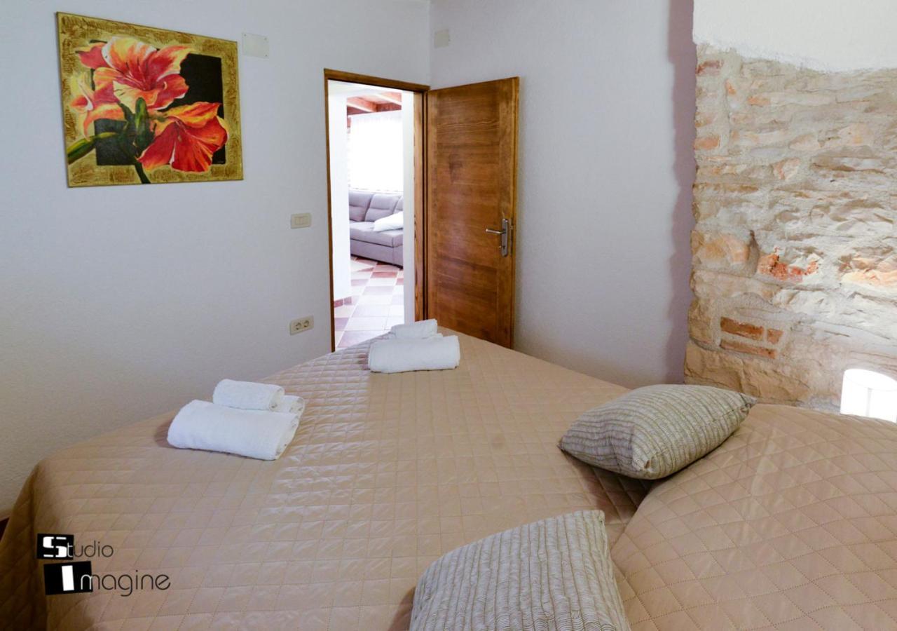 אומאג Charming Stone Cottage By The Sea מראה חיצוני תמונה