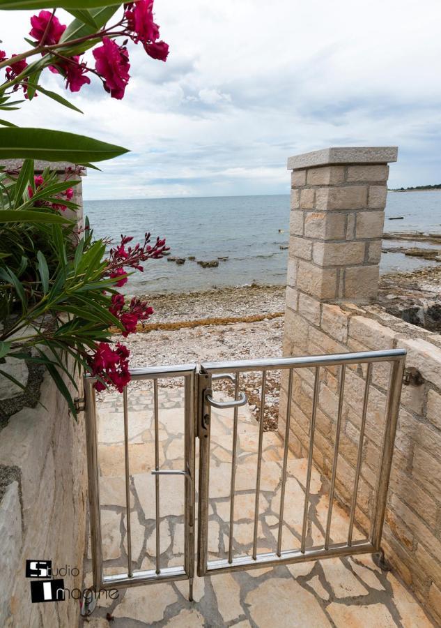 אומאג Charming Stone Cottage By The Sea מראה חיצוני תמונה